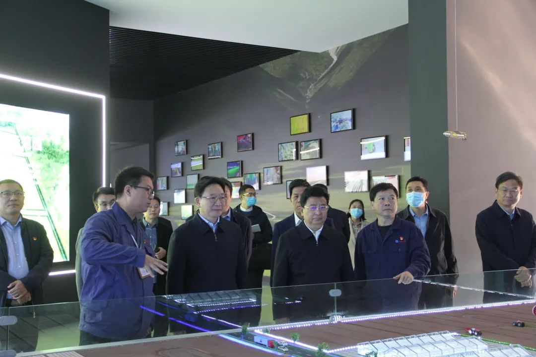 河南省委常委、常務(wù)副省長周霽到中國一拖調(diào)研