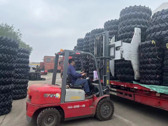 安全高效低強(qiáng)度,裝卸配送超靈活——東方紅鋰電叉車助力中國(guó)一拖奪高產(chǎn)