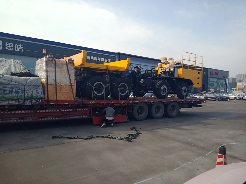 “洛陽造”特制工程車馳騁上海黃浦江底越江隧道