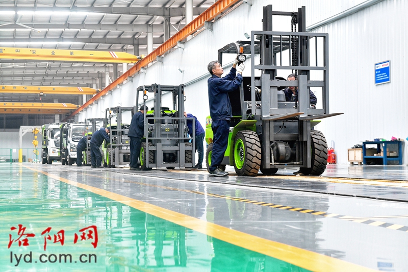 “東方紅”新能源鋰電叉車受市場(chǎng)青睞